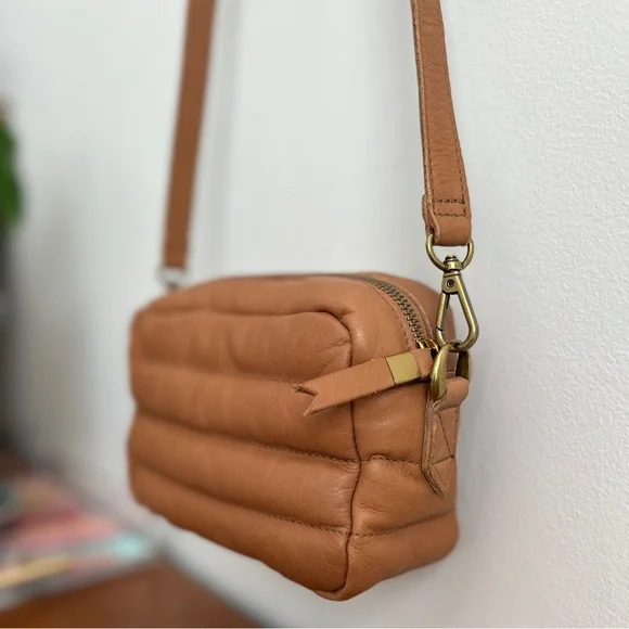 Madewell The Transport Leather Camera Bag, Puff Edition - Picture 4 of 11